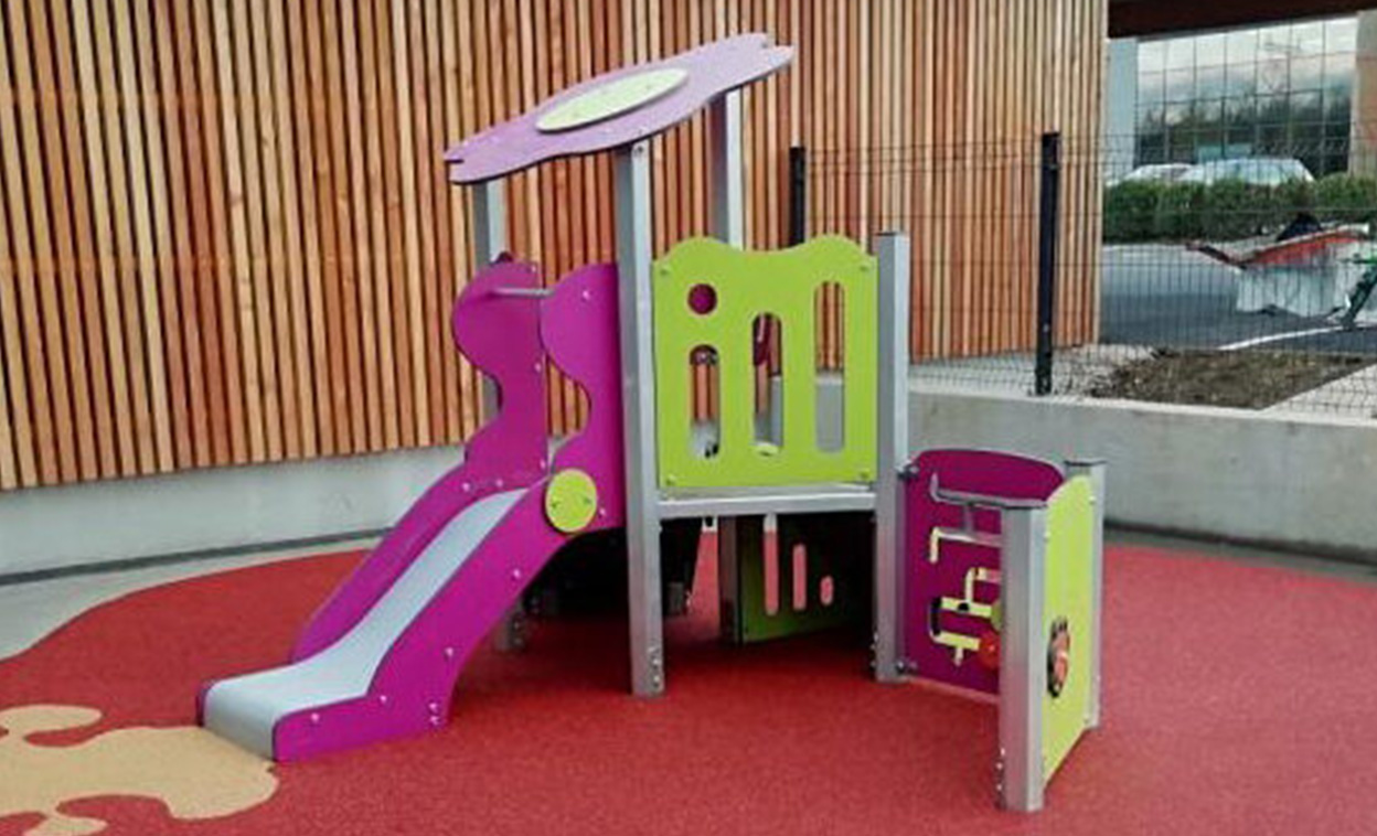 ba-06-1013-petite-slide-with-play-panels-1-photo-e1740674220607-1.jpg