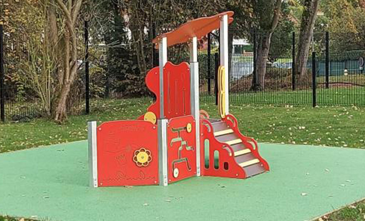 ba-06-1013-petite-slide-with-play-panels-2-photo-1.jpg